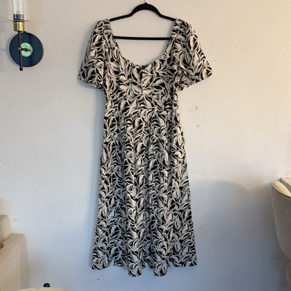 A New Day Black White Leaf Print Midi Dress Size 4 Smocked Pockets Cotton Rayon